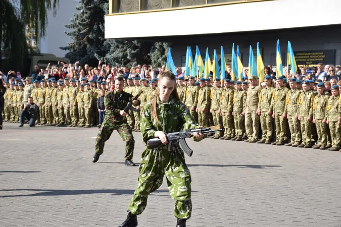Зі зброєю і прийомами рукопашки: як приймали в Луцьку в ліцеїсти (ФОТО)