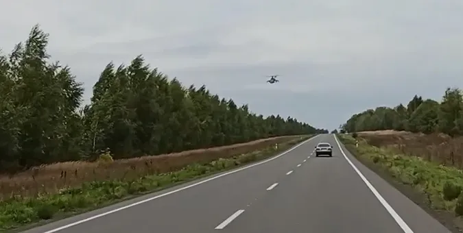 «Крокодили» у небі: над трасою Луцьк – Володимир помітили бойові вертольоти (відео)
