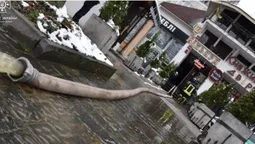 Понад 40 м³ води: у Луцьку на Соборності затопило підвал (фото)