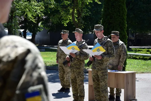 У Луцьку новобранці Волинського прикордонного загону склали присягу (фото)