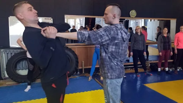 Відвідала сотня волинян: у Луцьку проводять безплатні курси самозахисту (фото, відео)​​​​​​​