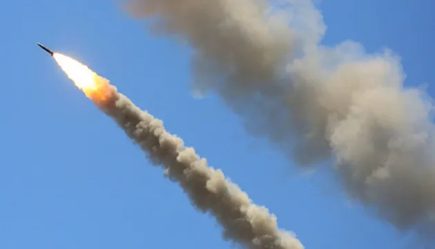 Дніпропетровщину обстріляли «Градами» і вдарили ракетою