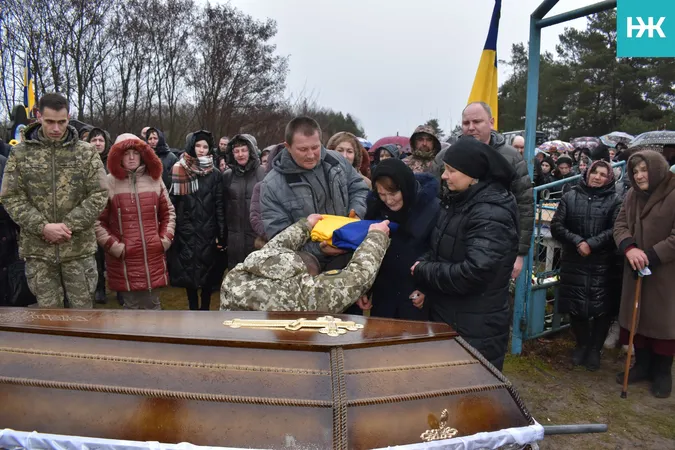 На Волині попрощалися із юним бійцем Богданом Динем (фото)