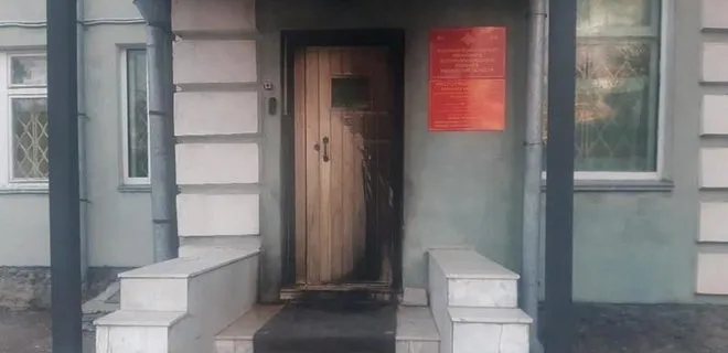 на росії масово фіксують спроби підпалу військкоматів