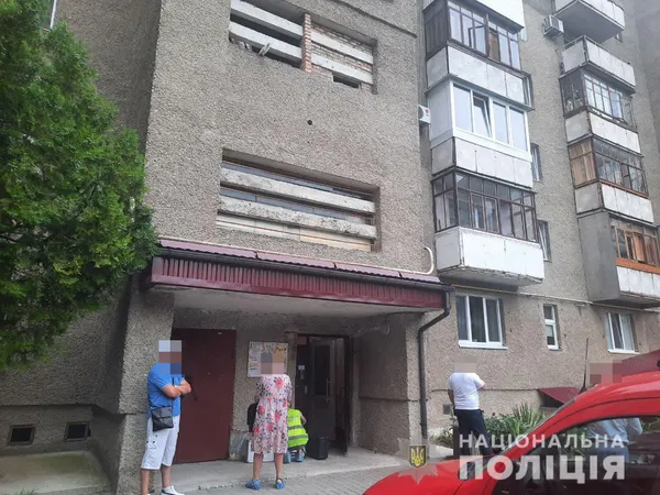 Зарубали сокирою: у Луцьку на Соборності – подвійне вбивство (фото, відео)