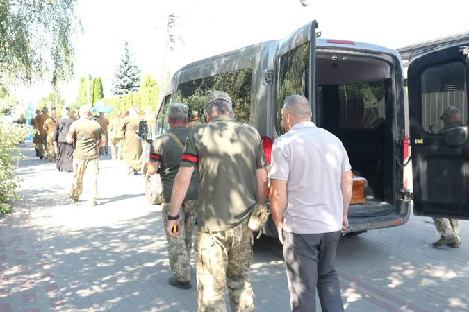 У громаді на Волині попрощалася із Захисником України Володимиром Соняком (фото)