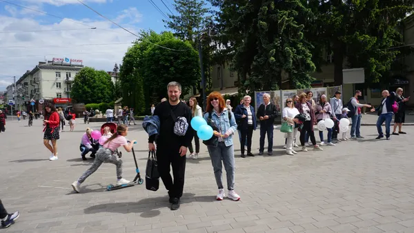 Марш, концерт та багато танців: у Луцьку відсвяткували День захисту дітей (фото)