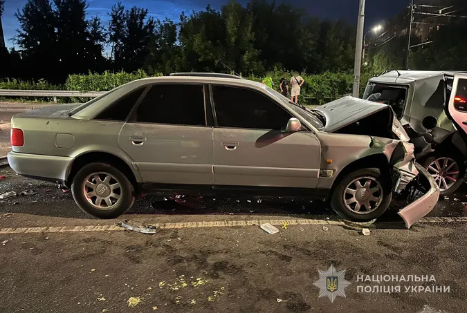 У Луцьку на перехресті Ковельської і Набережної зіткнулися три авто – є постраждалі (фото)