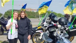 Чекає з полону чоловіка: волинська прикордонниця взяла участь у мотопробігу на честь захисників Маріуполя (фото)