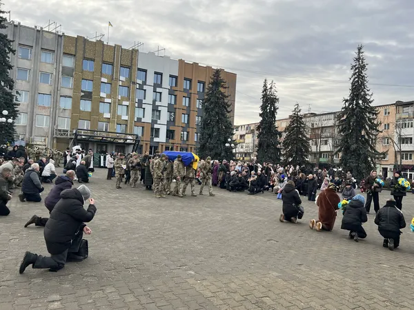 Пів року вважався зниклим: Ковель попрощався з полеглим захисником Юрієм Данилюком (фото)