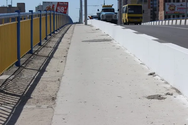 У Луцьку ремонтують міст на Рівненській (фото)
