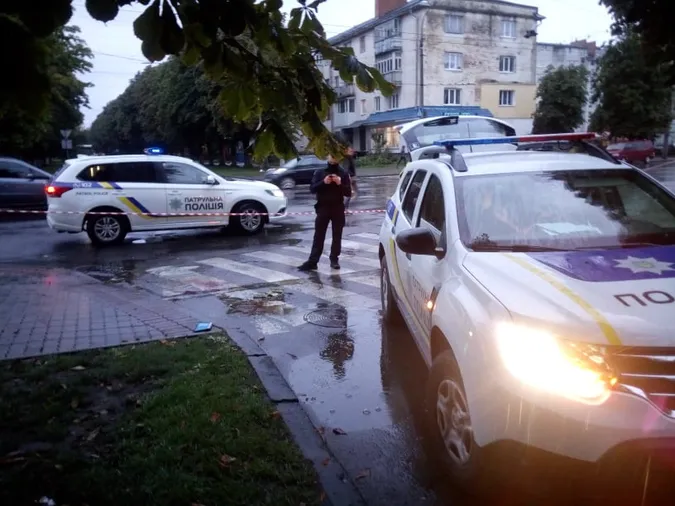 Був напідпитку і розбив голову сам: патрульні показали відео інциденту з велосипедистом