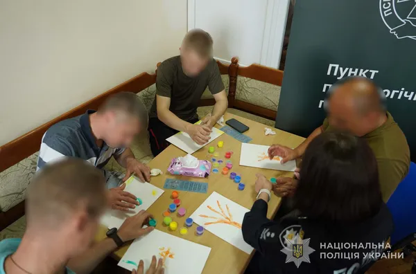 На Волині поранені воїни малюють пальцями (фото)