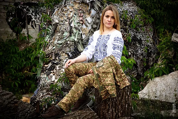«Вишиванка, як частина нашої броні»: нацгвардійці Волині провели фотоперформанс (фото)