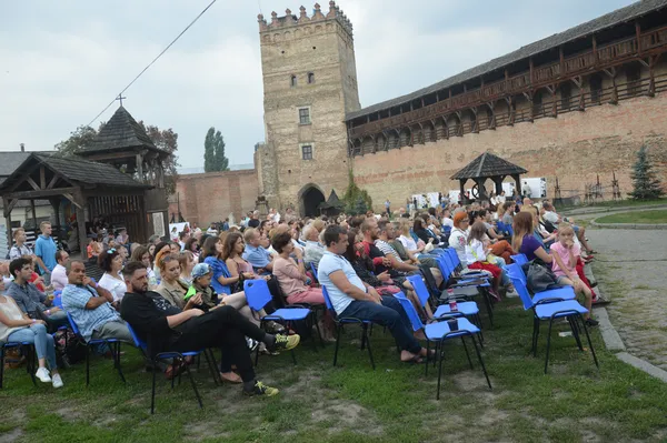 Джаз із дощем: у Луцькому замку стартував «ART JAZZ 2018» (ФОТО)