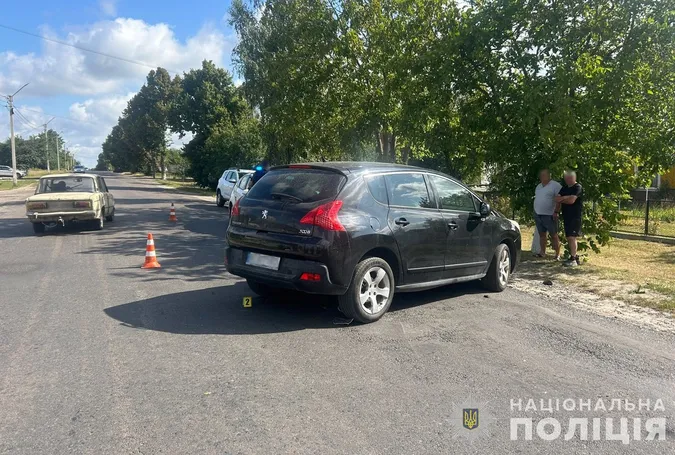У Луцькому районі мотоцикліст влетів під колеса легковика (фото)