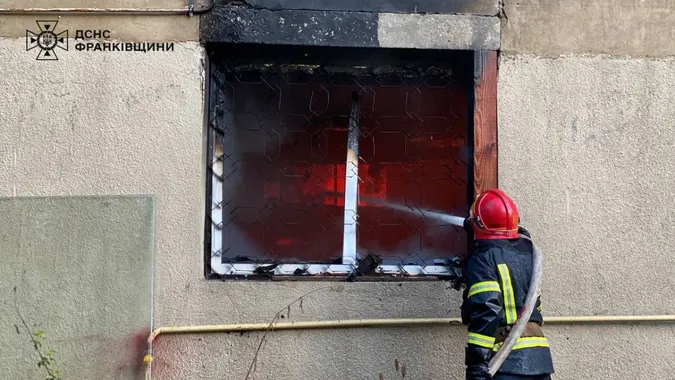 У Франківську сталася масштабна пожежа – згорів двоповерховий паб (фото, відео)