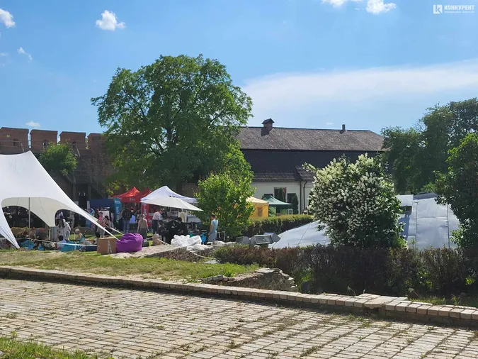 «ЛюбART Fest» у Луцькому замку: що там відбувається (фоторепортаж)