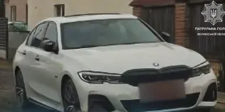 Натиснув на газ замість гальм: у Ковелі водій BMW намагався втекти від поліції