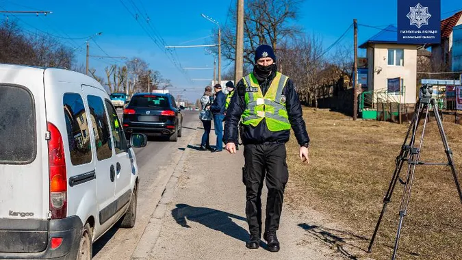 У Луцьку патрульні вимірюють швидкість руху авто ще на чотирьох вулицях (фото)