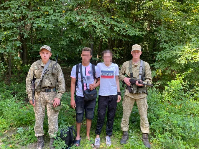 На Волині затримали парочку з Алжиру, яка прямувала до Польщі (фото)