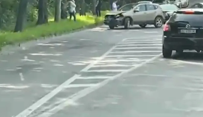 У Луцьку на Глушець – аварія: на вулиці утворився затор (відео)