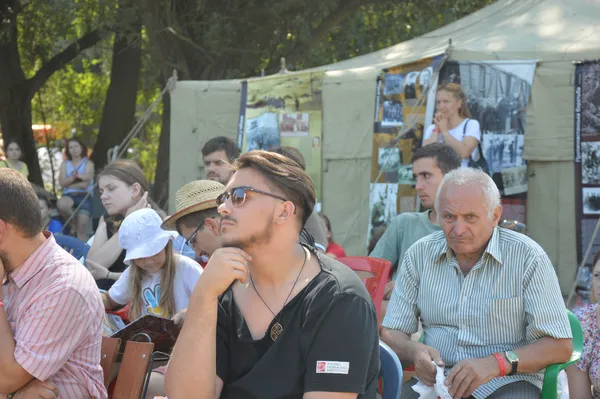 Слухають, що таке інформаційна війна