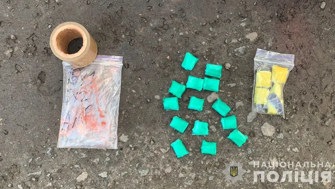 Мав «товару» на 100 тисяч: у Луцьку затримали 18-річного «закладника» (фото)