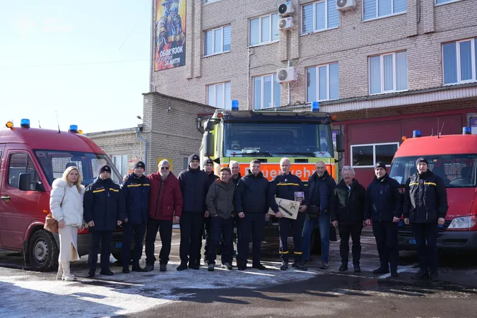 Швейцарський волонтер привіз волинським рятувальникам спецтехніку та спорядження (фото)