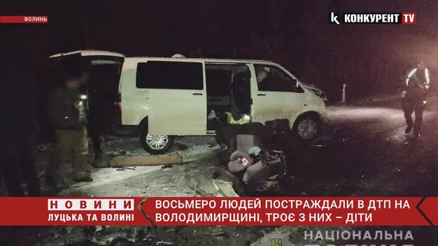 На Волині Pajero протаранив бус: травмовані вісім осіб, з них троє – діти (фото, відео)