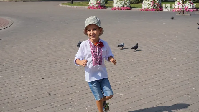 Вишиванки, сонце, діти: як Луцьк зустрів 33-ю річницю незалежності (фото)