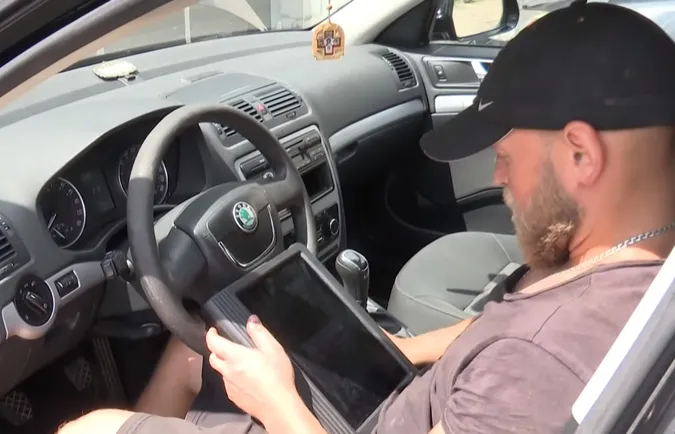 «Відмоліть прокльони»: у Луцьку пенсіонер скандалив на СТО (відео)