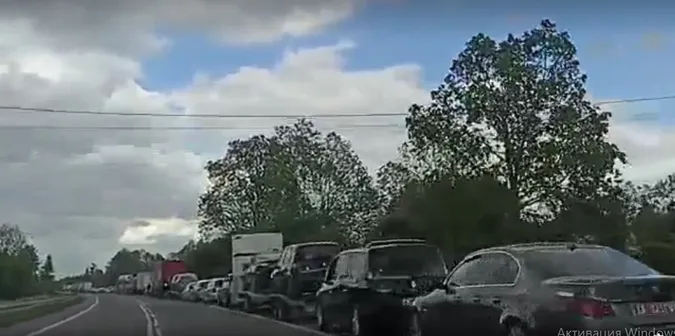 З Польщі в Україну – двадцятикілометрова черга (відео)