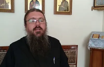 У Чернівцях священник УПЦ (МП) демонстративно обкашляв журналістів, які написали, що в нього COVID-19
