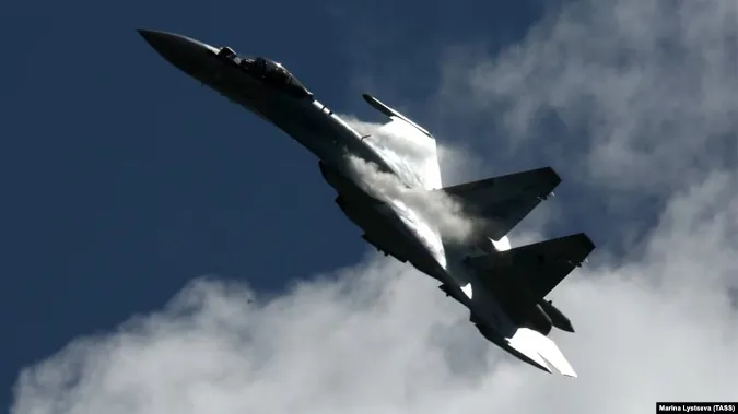 Поблизу Севастополя впав російський винищувач Су-35 (відео)