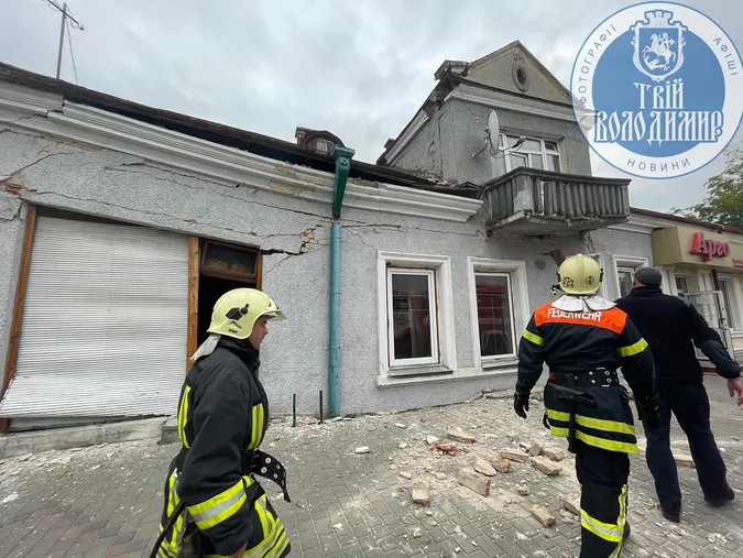 У Володимирі-Волинському обвалилася двоповерхова будівля в центрі міста (фото, відео)