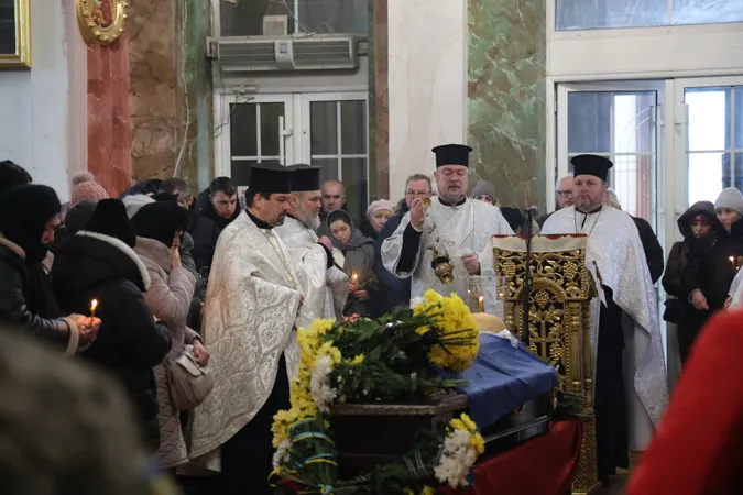 У Луцьку попрощалися із воїном Дмитром Бобровським (фото)