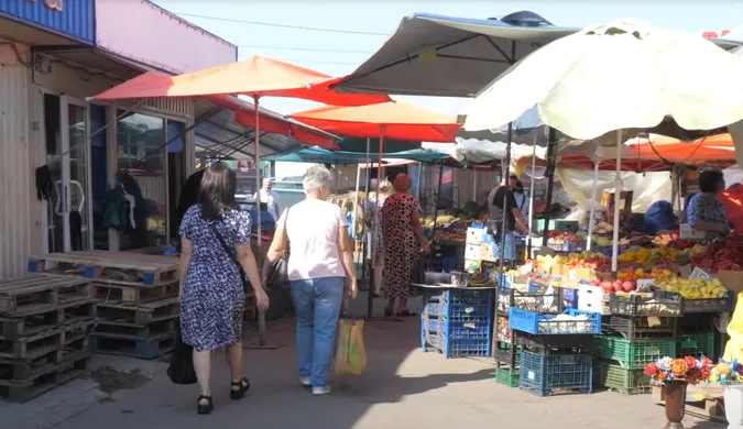 На ринку у Луцьку – ґвалт, бо ціни на овочі злетіли до небес (фото)