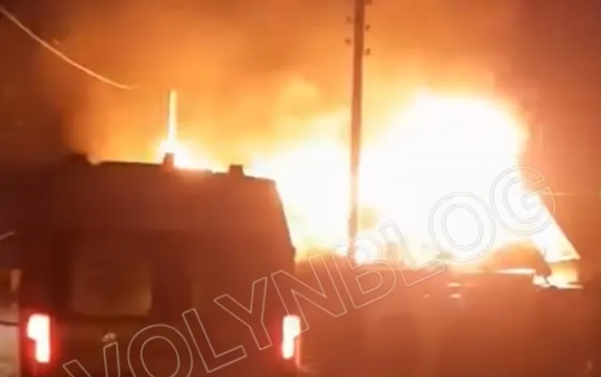 У Луцькому районі через коротке замикання загорілися дві будівлі (відео)