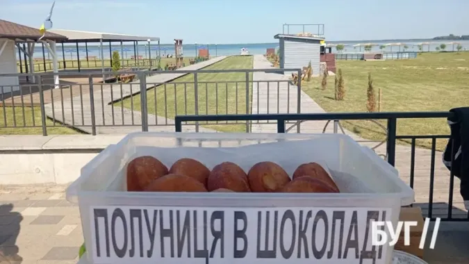 Полуниця в шоколаді: на Світязі відкрили сезон пончиків та здивували новинкою (фото)