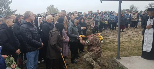 Життя обірвав ворожий дрон: на Волині  попрощалися з воїном Віталієм Левчиком (фото)