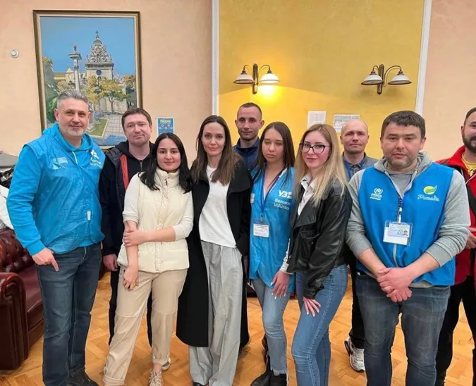 Анджеліна Джолі провідала дітей, волонтерів та переселенців: як пройшов візит у Львів
