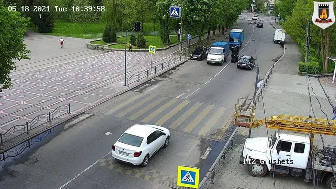 У Луцьку на Глушець встановлюють світлофор (фотофакт)