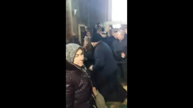 Про священиків, які стріляють і виганяють людей з храмів (відео)
