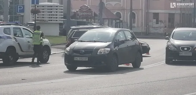 У центрі Луцька через ДТП ускладнений рух (фото, відео)