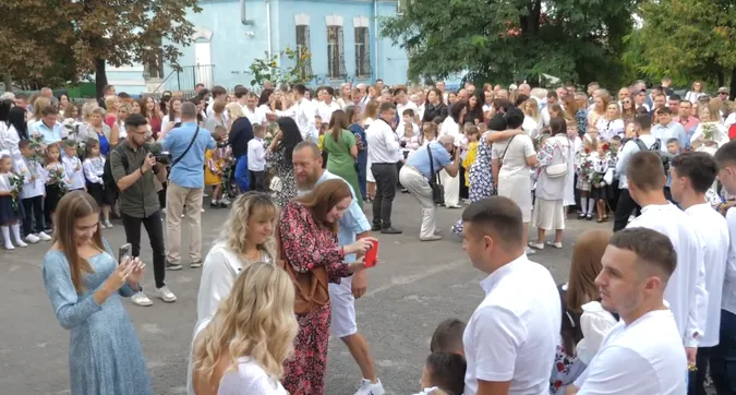 У Луцькому ліцеї №1 пролунав перший дзвінок (відео)