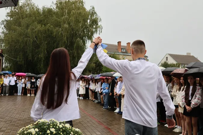 Як у Волинському науковому ліцеї зустріли свято першого дзвоника (фото)
