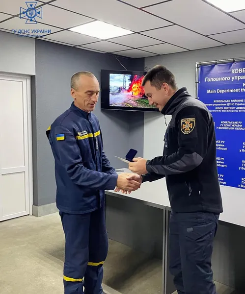 За мужність і героїзм: на Волині нагородили ліквідаторів наслідків ворожих обстрілів (фото)