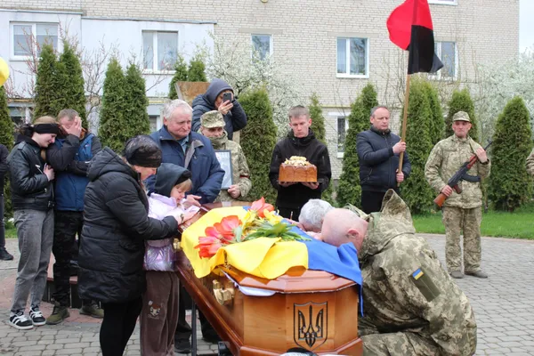 На Волині попрощалися з 25-річним захисником Антоном Хвостюком (фото)