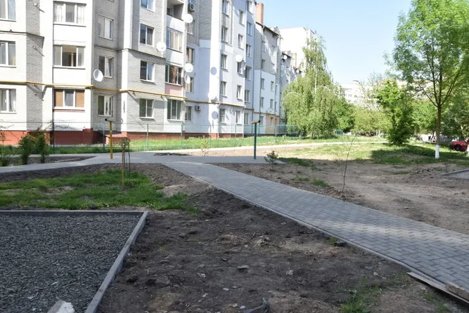 У Луцьку ремонтують двори за новою технологією (фото)
